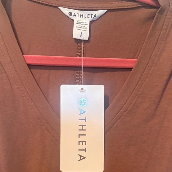 Athleta Short Sleeve V-Neck Top in Deep Brown - Picture 3 of 5